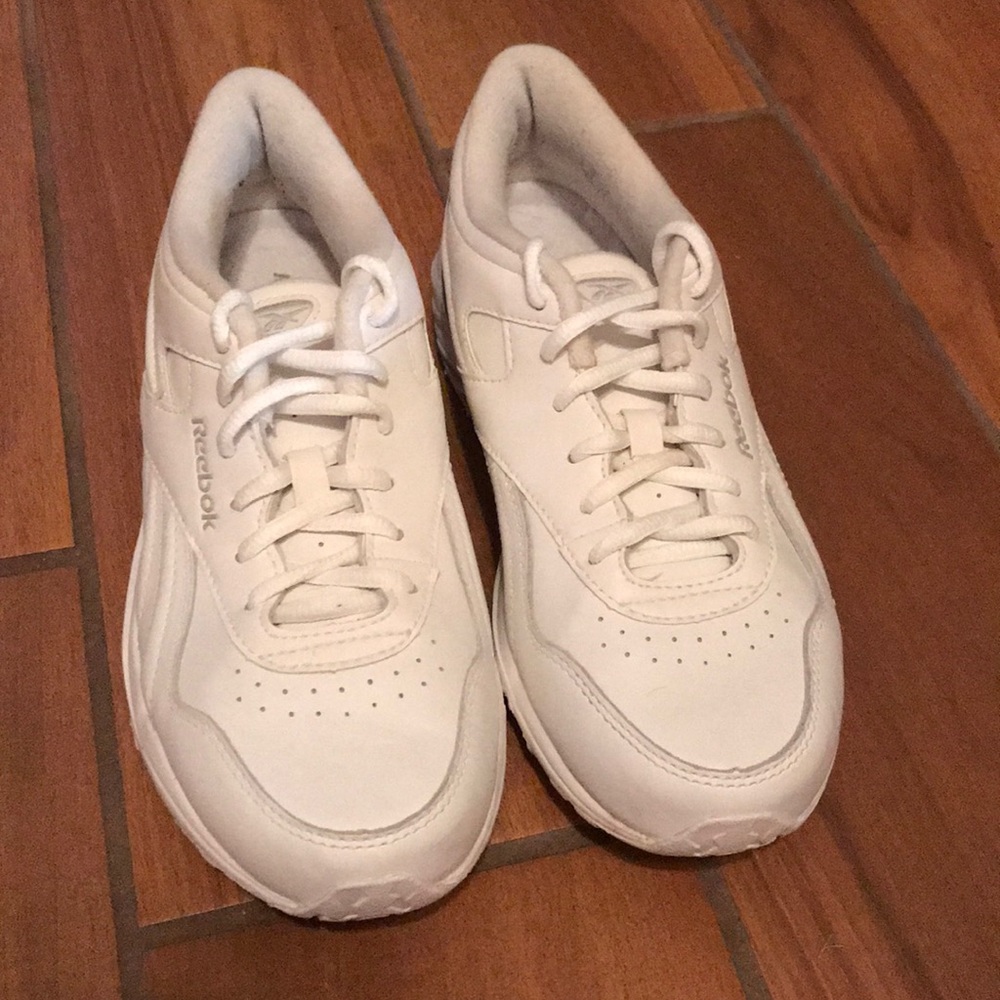 NWOT REEBOK CLASSIC WOMEN’S WALKING SHOES